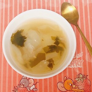 甘さにほっこり♡新玉ねぎとわかめの中華風スープ